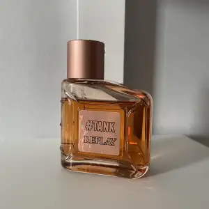 Säljer denna parfym då den inte faller mig i smaken längre och kommer ej till användning, ca 200kr nypris men säljer för 60kr + frakt, kom privat för mer info!💓