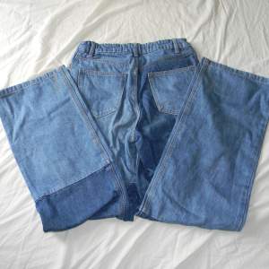 wide jeans från Lindex, använda men utan defekt. de är strl 164 men passar mig som är 171, säljer för att de inte är min stil längre. pruta gärna, vill bara bli av med dem. justerbar midja. välj gärna köp nu 💕