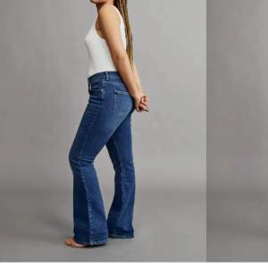 Säljer mina blåa bootcut jeans från Gina då de inte kommer till användning. Köpta för 500kr men säljer för 150