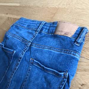 Jättefina Molly jeans från Gina tricot i storlek S. De är för små för mig. Bra skick 