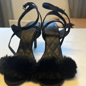 Svart klackskor  - Svart klackskor 