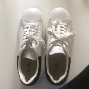 💗 - Jättefina skor som jag säljer på grund av att dem är försmå. De har används mellan 1-2 gånger