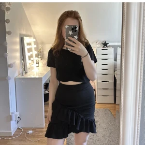 Volangkjol  - Superfin volangkjol från Nelly i storlek xs🌸