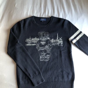 Polo Ralph lauren - En väldigt fin polo tröja knappt använd  XL/TG passar personer som är runt 170cm