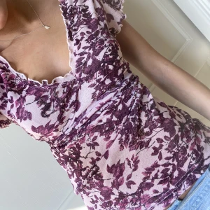 Snygg topp - Så snygg top i mesh material men den är inte genomskinlig💞