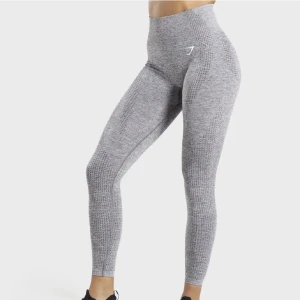 Tights - Gymshark tights i vital seamless modellen, färgen finns inte kvar på hemsidan. Säljes då de inte kommer till användning, i nyskick.