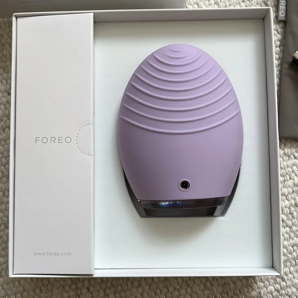 Foreo luna 2 för sensitive skin, endast använd fåtal gånger och säljer då jag föredrar annan rengörningsborste. . Övrigt.