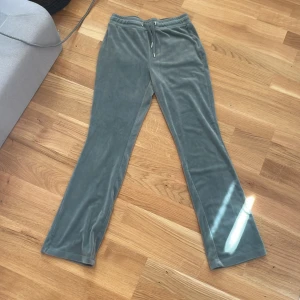 Smutsgröna mjukisbyxor - Säljer nu mina smutsgröna mjukisbyxor från Gina tricot dör dom inte kommer till användning😻❤️