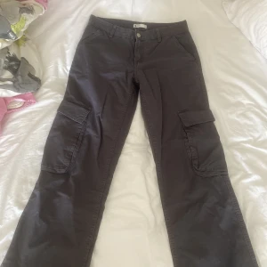 Lågmidjade cargo pants - Superfina cargo pants från ginatricot, använda fåtal gånger.