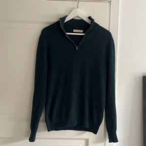 Luca Faloni Halv Zip - Halv zip från det exklusiva märket Luca Faloni, använd ett par gånger men väldigt fräsch. 