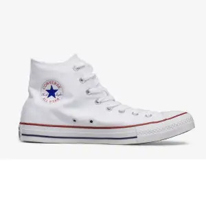 Vita converse All star high , storlek 40. Använda fåtal gånger, lite märken fram på skon. Nypris 799kr. Fler bilder kan skickas på förfrågan.