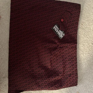 Fendi kjol - Vinröd och svart Fendi miniskirt🫶🏽