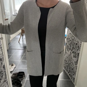 Kofta - Lite längre kofta/jacka som passar perfekt till hösten☕️🍂 