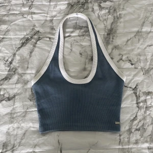 Halterneck topp - Så söt och aldrig använd! 