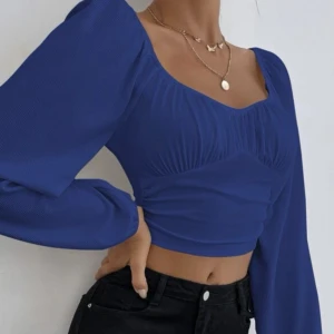 Lånade bilder - blå topp - Säljer denna då den inte kommer så mycket till användning. Säljer även en grön sådan.  Tvättar och stryker innan jag postar. 