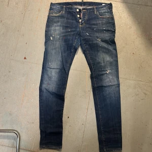 Dsquared  - Size 34 Slim fit!! Äkta Såklart, slimmade 34or dsquared…. Lite elastiska grymt sköna,  Har för många så säljer av lite. Inga fel på dem