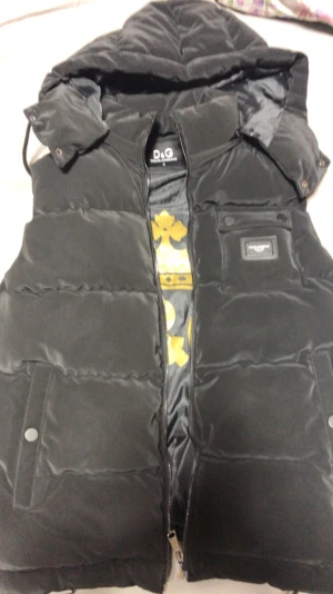 Dolce gabbana väst - Hej! Säljer för den är för stor för mig helt ny  Möts i Stockholm  Kan fraktas 