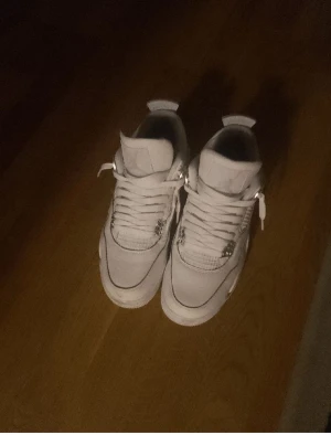 Jordan 4 pure money  - Jordans som har varit andvända två gånger,Box ingår 