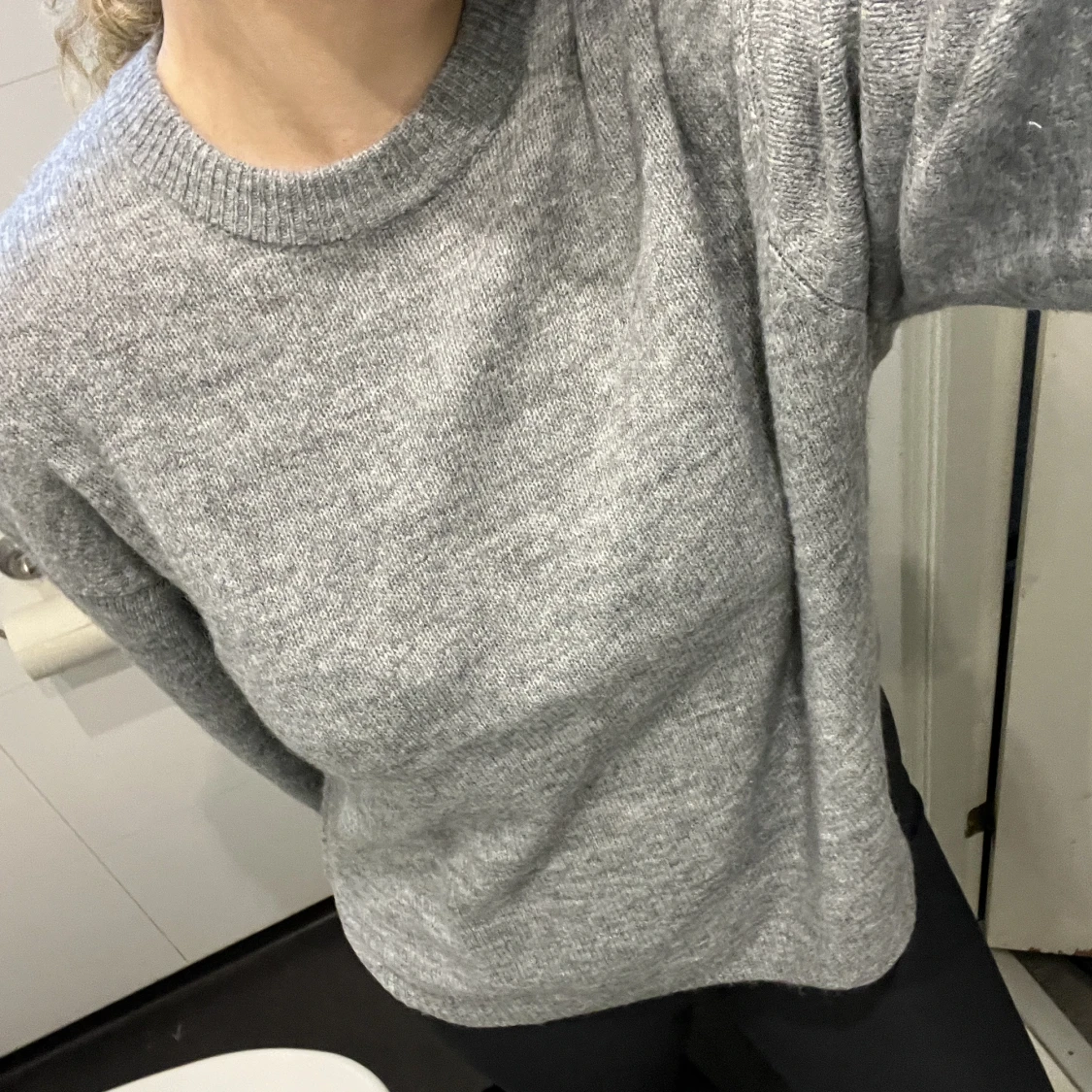 Grå stickad 