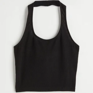 Rib-knit halterneck topp - Svart ribbad halterneck topp från H&M i storlek xs, säljer då den inte går till användning 