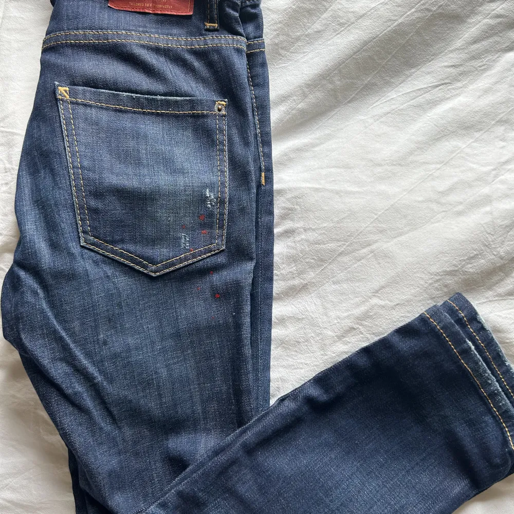 Dsquared jeans ifrån Yoox! Passar både XS och S. Värda 5000. Jeans & Byxor.