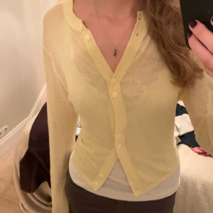 Gul kofta - Ljusgul tunn kofta från Zara, knappt använd. Storlek M