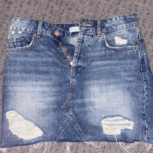 Jeans kjol - En jätte fin jeans kjol, men för stor för mig tyvärr