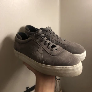 Arigato platform sneaker - Grå arigato platform sneaker, skick 8/10