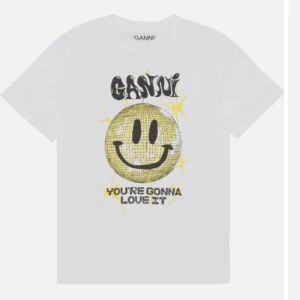 Ganni tshirt  - Intressekoll på min fina ganni tshirt ifall nån skulle vilja byta mot en annan färg eller köpa!❤️❤️