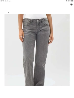 straight jeans💖 - säljer nu mina älskade arrow jeans från weekday som jag har använt mycket men är fortfarande i bra skick. (det är nytvättade därav lite skrynkliga) säljer pga inte riktigt min stil länge. kom privat för mer information och bilder💖💖💖