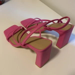 Klackar 👠  - Nya helt oanvända skor stl 39