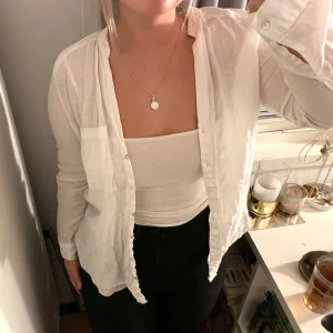 Vit skjorta - Vit linneskjorta från zara