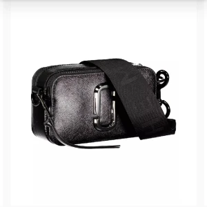 Marc Jacobs Snapshot bag - Hej säljer nu min Marc Jacobs bag endast använt 1 gång då den inte var min stil! Köpte den på Nelly för 3900kr men Nypriss 4.300kr Priset går att diskutera Skriv för egna bilder eller ytligare frågor💗 äktighets bevis tillkommer självklart!