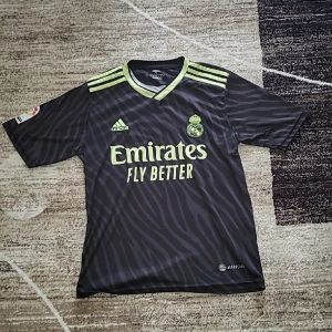 Real madrid tredjeställ 2022 Vini Jr 20 - Oanvänd och väldigt bra kvalité. Kom med bud