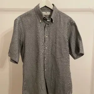 Balenciaga shirt in 100% cotton. Size 41 (S/M)  Measurements: Length: 72 cm Shoulder width: 45 cm