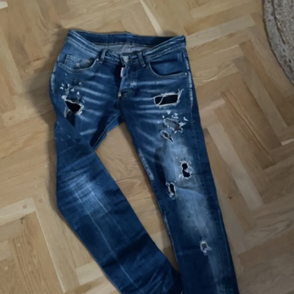 Dsquared2 jeans 1:1 kopia du ser ej skillnad på dessa och ett par riktiga. Jeans & Byxor.