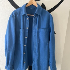 Blå jeansovershirt  - Blå jeansjacka/overshirt från ZARA Nyskick Storlek M