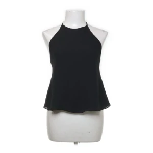 Topp - Säljer denna topp då jag inte använder den längre, har ni fler frågor så är det bara att skriva till mig💗💕