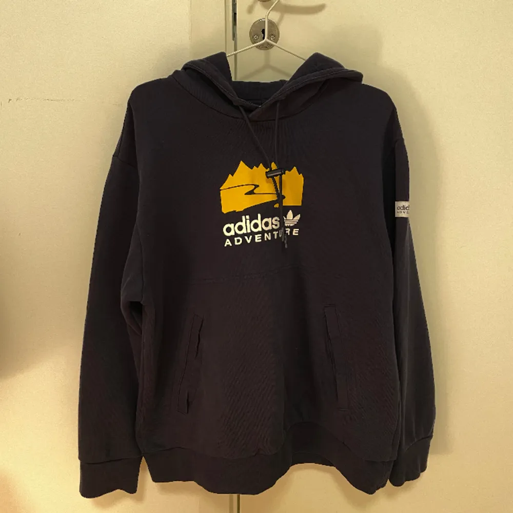 Använd inte så mycket, köpte den för 500kr från junkyard. . Hoodies.