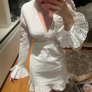 STUDENTKLÄNNING ✨ - Super fin studentklänning, säljer både storlek 34 och 36 !✨Sälj pågrund av att den är för kort, är 172 cm