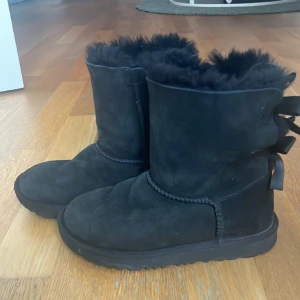 Barn UGGS - Använda 3 ggr  Inköpta för 1800 kr nya 