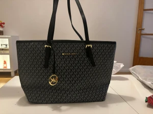 Helt oanvänd micheal kors väska - Helt oanvänd 