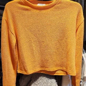 Tröja - Från newyorker. Fint skick någon noppra kan finnas. Normal i storleken