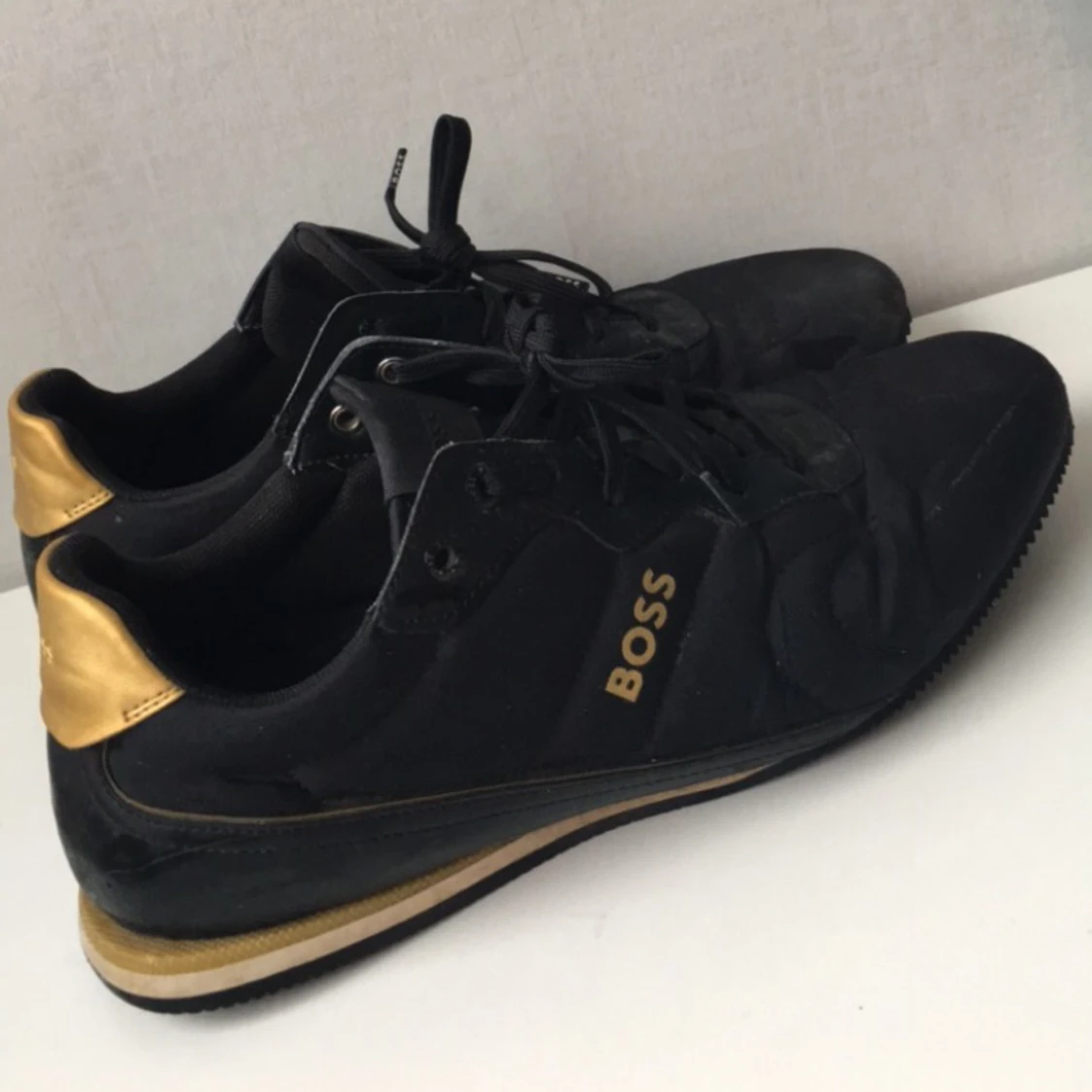 Hugo Boss Rushman guldiga storlek 44 - 90