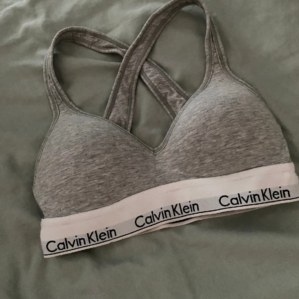 Calvin Klein topp🩶. Toppar.