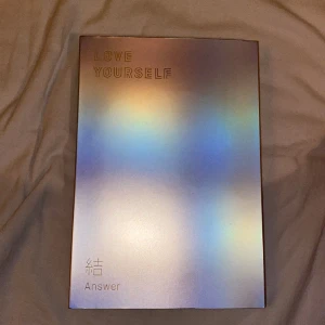 BTS ALBUM, KPOP ALBUM - bts album love yourself; answer helt nytt skick, pc och allt annat finns kvar i!!  pris kan diskuteras :)