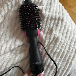 Värmeborste - Värmeborste från Revlon, endast testad då värme inte fungerar i mitt hår 
