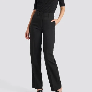 Mid rise suit pants från Nakd - I nyskick och helt Slutsålda på hemsidan🫶🏼 köpta för 600