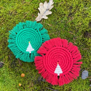 Julunderlägg / Christmas coasters - Julunderlägg. Perfekt present till dig som älskar kaffe eller te. Priset är för båda.