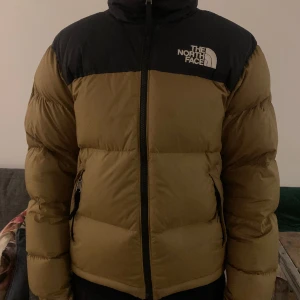 North face jacka  - köpt för 2 år sedan och är fortfarande i mycket bra skick:) 